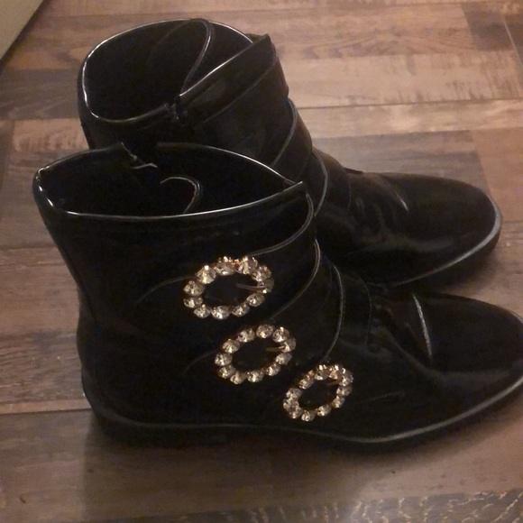 Black ankle boots with diamonds on the side - Picture 2 of 4